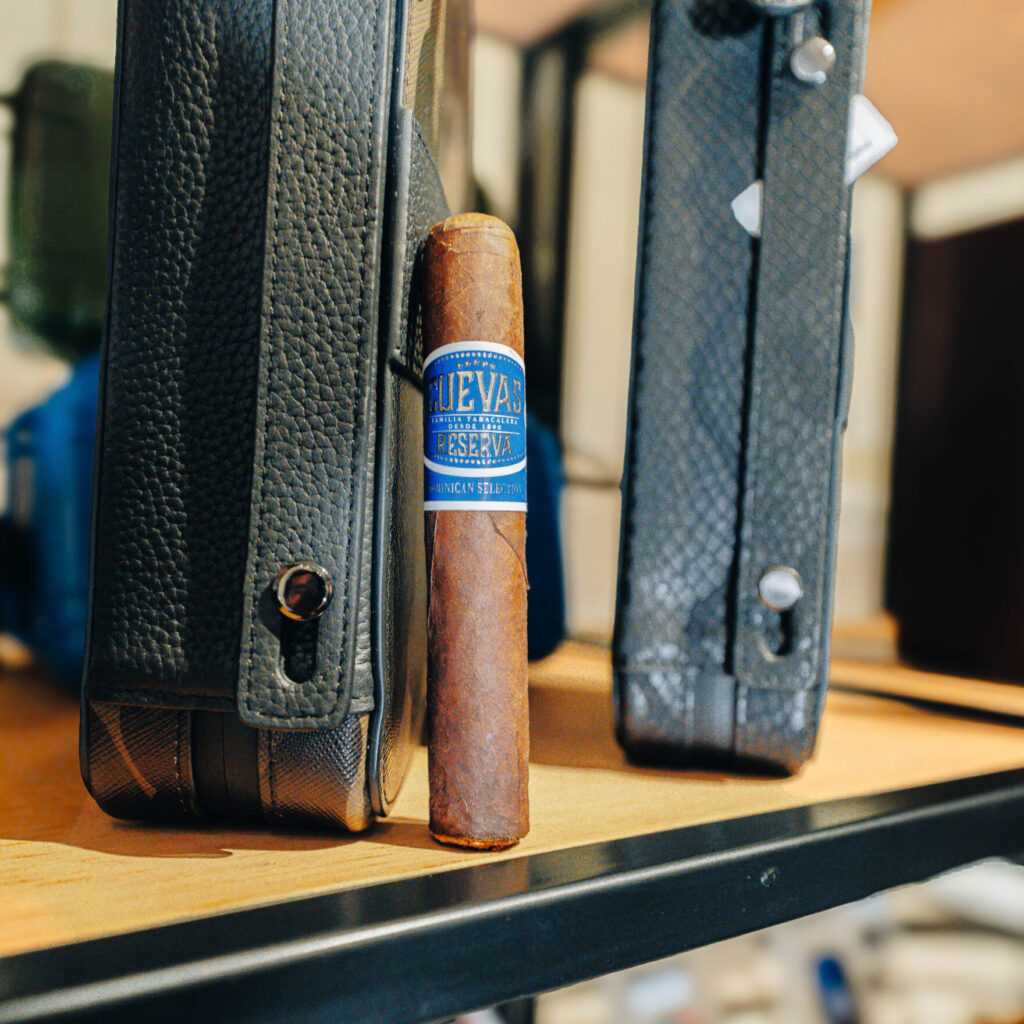 Cuevas Reserva Maduro - CASA CUEVAS